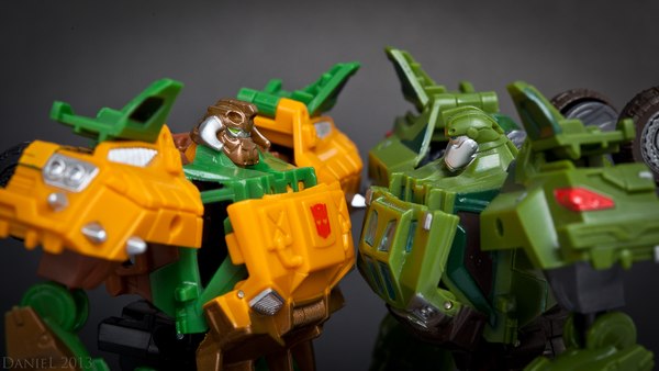 Beast Hunters Bulkhead Cyberverse Commander Transformers Prime Out Of Package Image  (9 of 9)